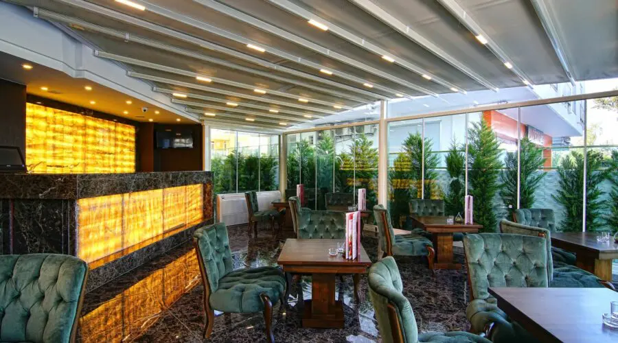 S White Hotel konyaalti