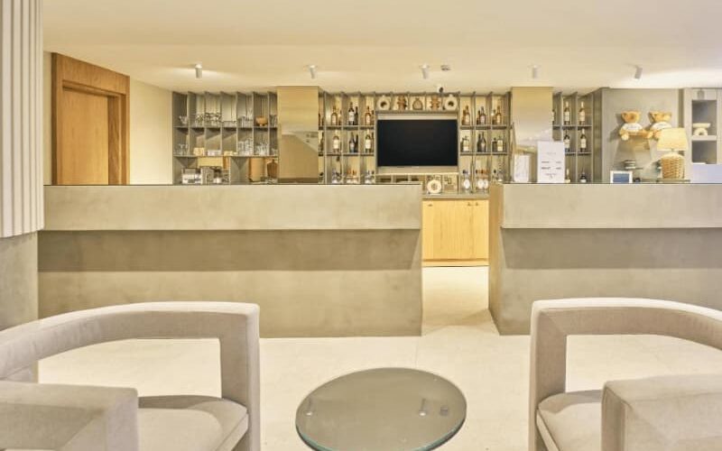 Elegant and welcoming reception area at La Maja Hotel Antalya, featuring modern decor, comfortable seating, and a well-stocked bar