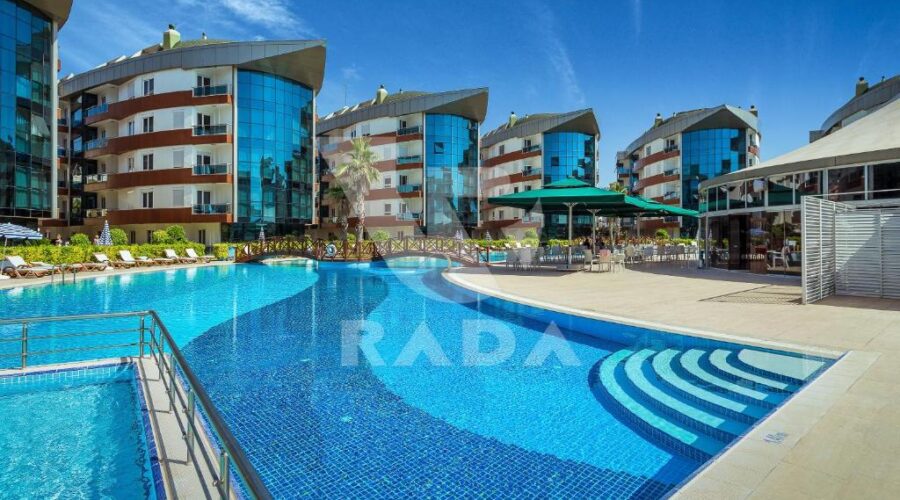 Onkel Rada Apart Hotel in Antalya with a large outdoor pool, perfect for families seeking an apartment for rent just 400 meters from the sea